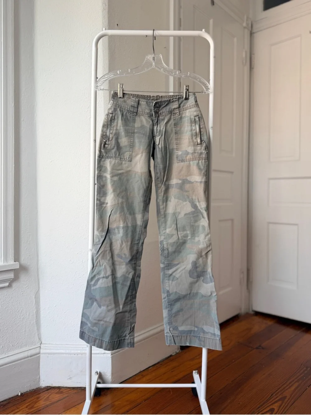 Vintage 00s Forever 21 6.5” lowrise cotton cargo pants adjustable button waist